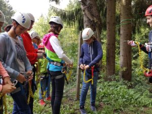 Wer sich schon traut und ausreichend geübt hat, darf auch als Assistent/in bereits die Einweisung am Einschulungsparcours übernehmen.
