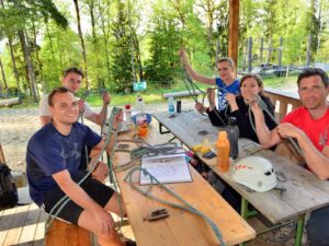 Sämtliche Knoten und deren Verwendung werden geübt und müssen natürlich beherrscht werden.