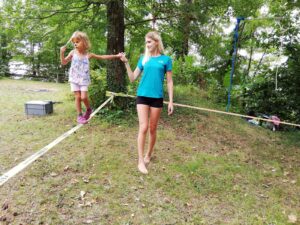 Slacklineparcours beim Burgfest in Bad Kreuzen.