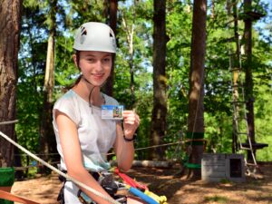 Die glückliche Gewinnerin einer Saisonkarte! Sarah ist mittlerweile Teammitglied und arbeitet fleißig am und um den Hochseilgarten. Ein schönes Geschenk für gemeinsame Zeit zu einem günstigen Preis.